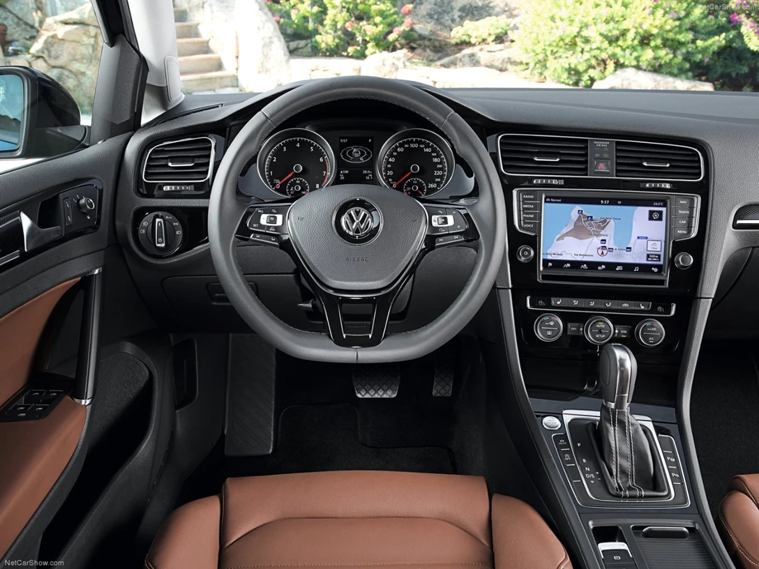 1670424-Volkswagen-Golf-2014-05.jpg