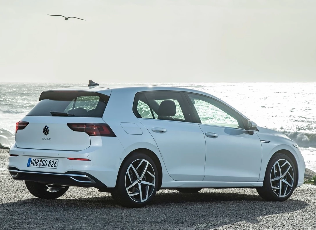 1641612-Volkswagen-Golf-2020-03.jpg