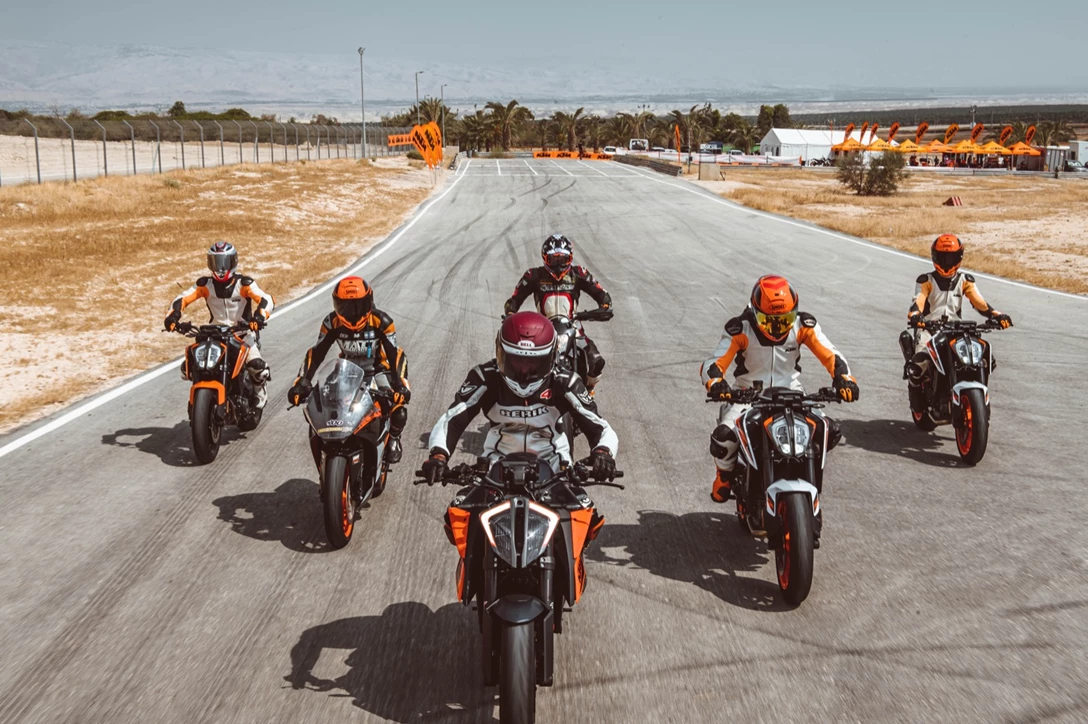 1634703-by benny doutsh (40).jpg