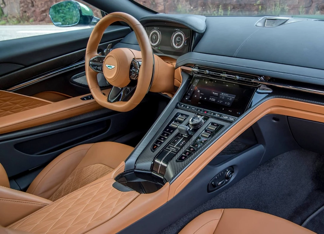 1709491-Aston_Martin-DB12-2024 (7).jpg