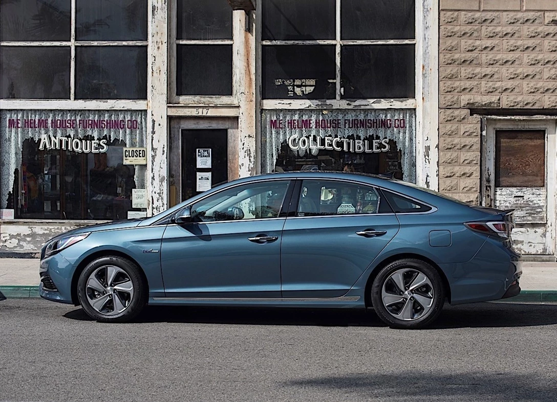 1647565-Hyundai-Sonata_Hybrid-2016-04.jpg