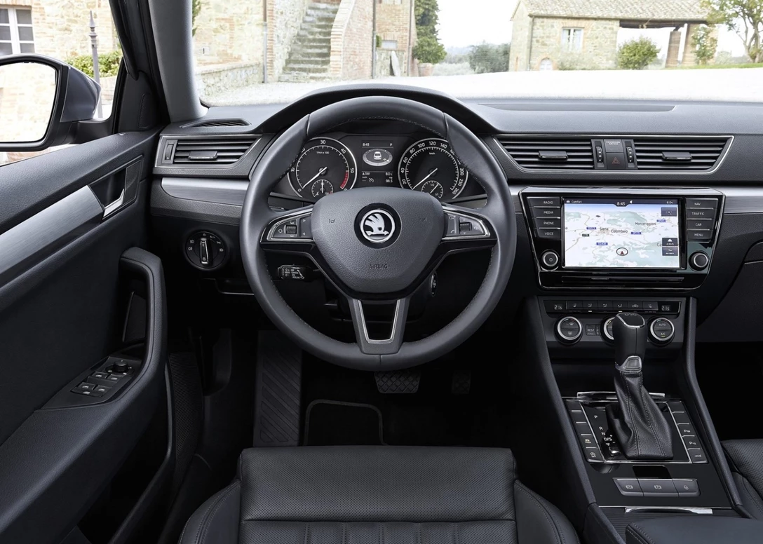 1636519-Skoda-Superb-2017-05.jpg