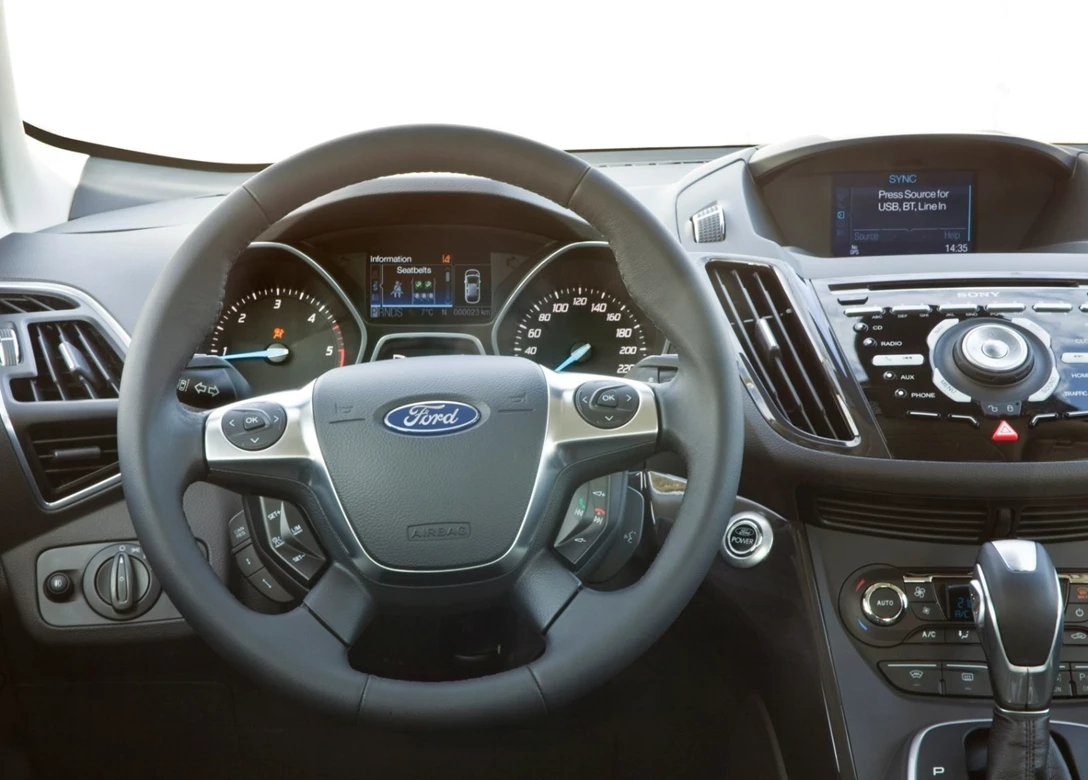 1658264-Ford-Kuga-2013-1600-14.jpg