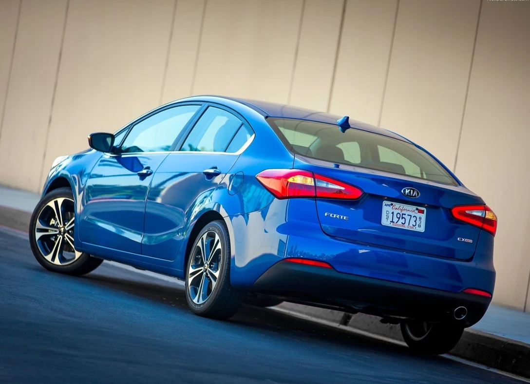 1650904-Kia-Forte-2015-02.jpg
