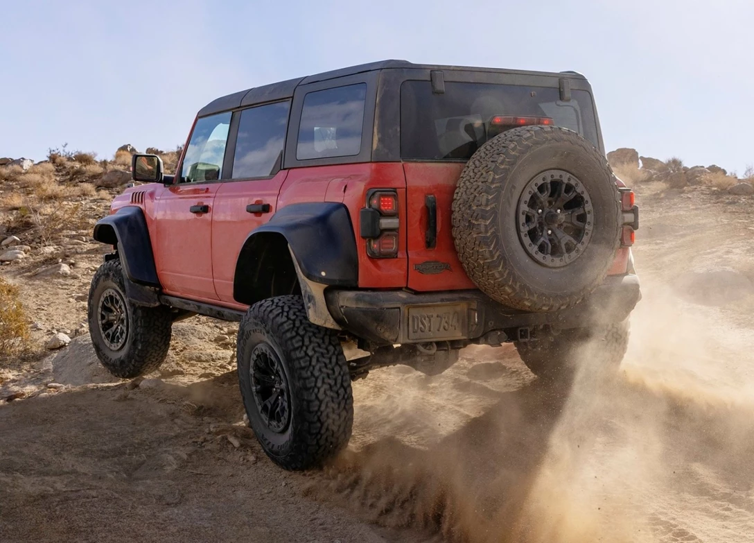 1677607-Ford-Bronco_Raptor-2023-02.jpg