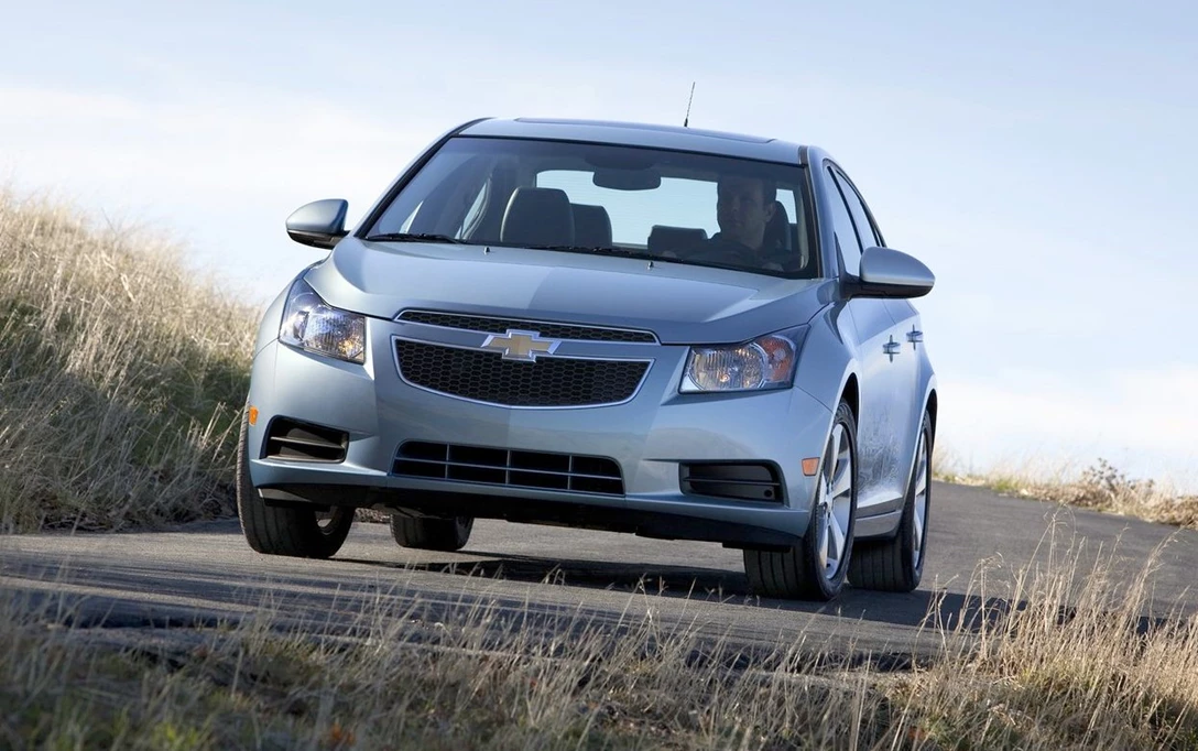 1679485-Chevrolet-Cruze-2011-1280-07.jpg