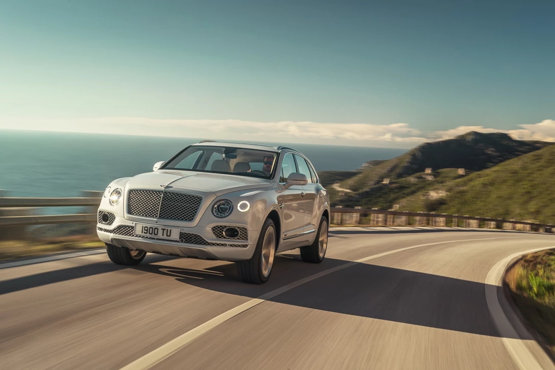 1592586-Bentley Bentayga Hybrid - 02.jpg