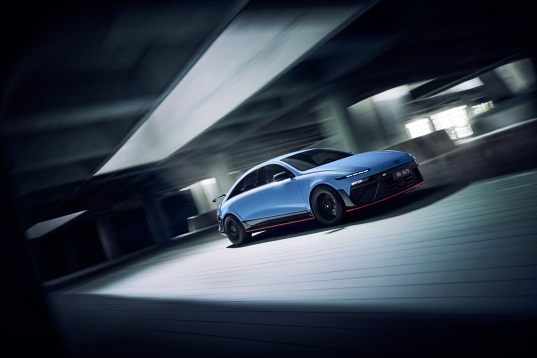 1711754-hyundai-ioniq-6-n-goodwood-debut-driving-front-quarter-01.jpeg