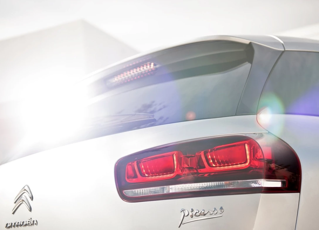 1661096-Citroen-Grand_C4_Picasso-2016-10.jpg