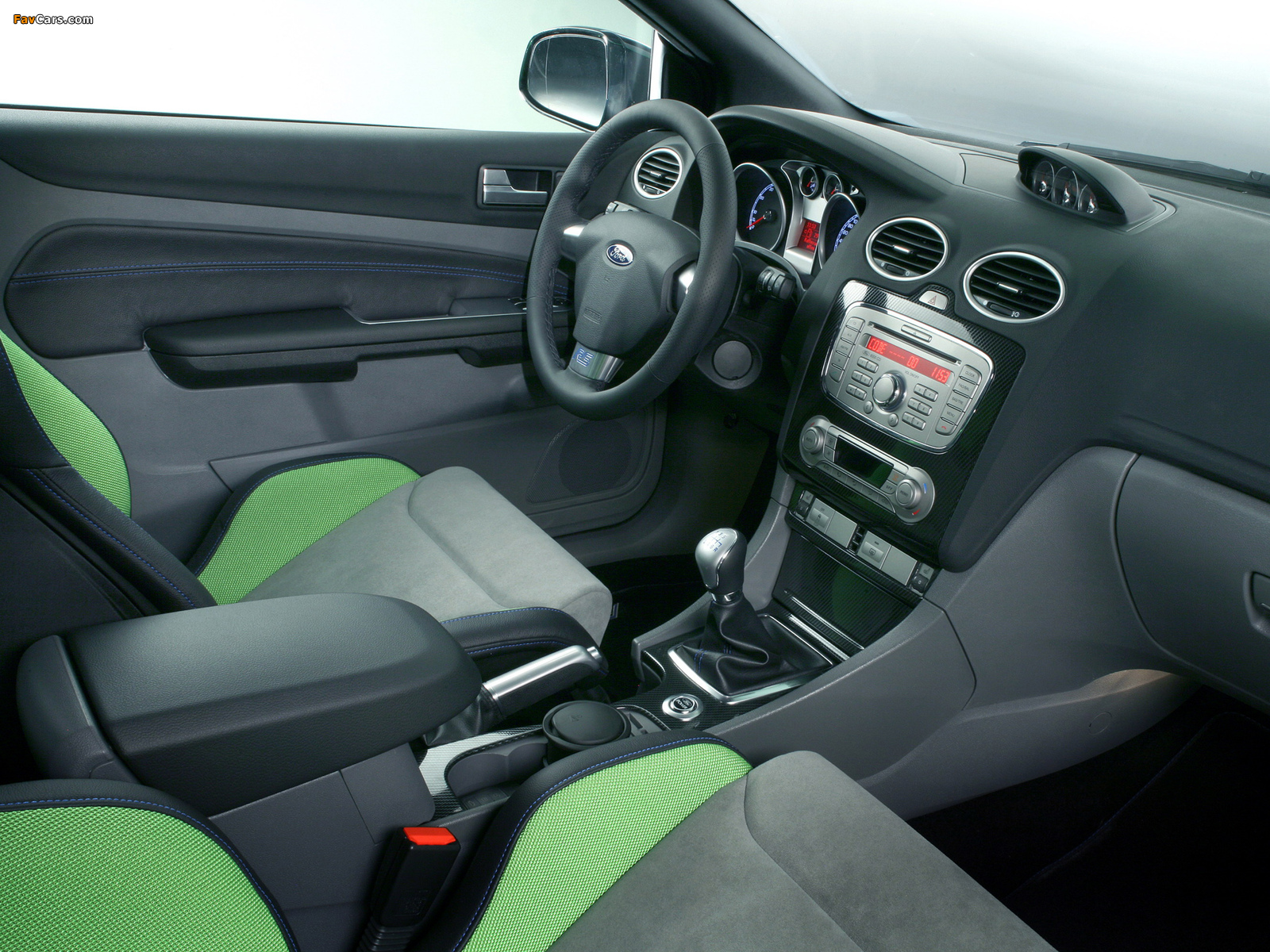 1603128_ford_focus_2.jpg