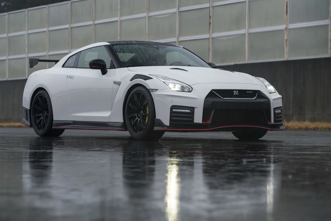 1670723-NISSAN-GT-R-Nismo-2018-01.jpg