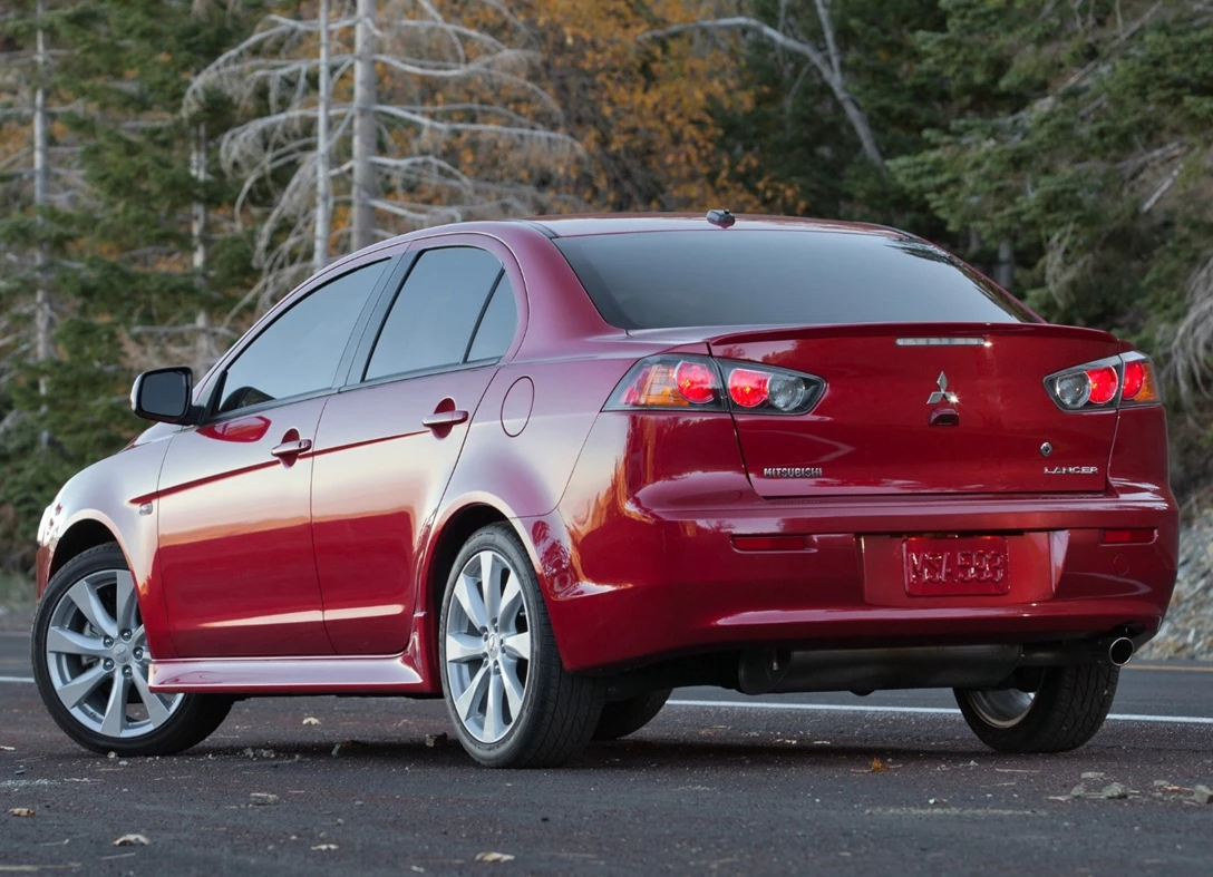 1666174-Mitsubishi-Lancer_Sedan-2014-02.jpg