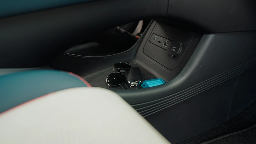 1672509-BYD ATTO 3.01_11_21_11.Still102 copy.jpg