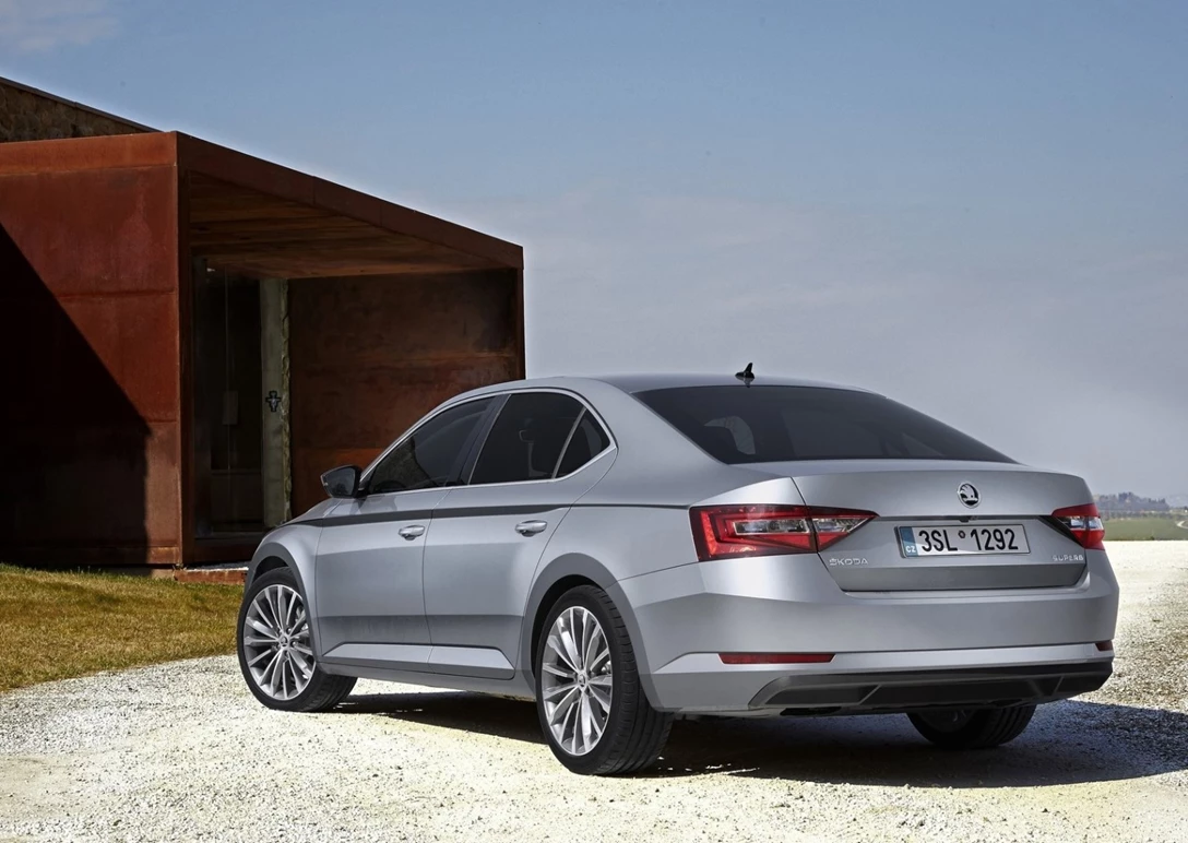 1636424-Skoda-Superb-2019-02.jpg