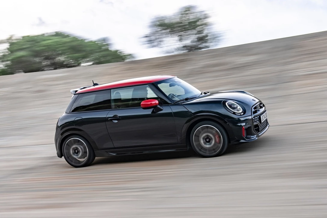 1704106-Mini-Cooper-2024-15.jpg