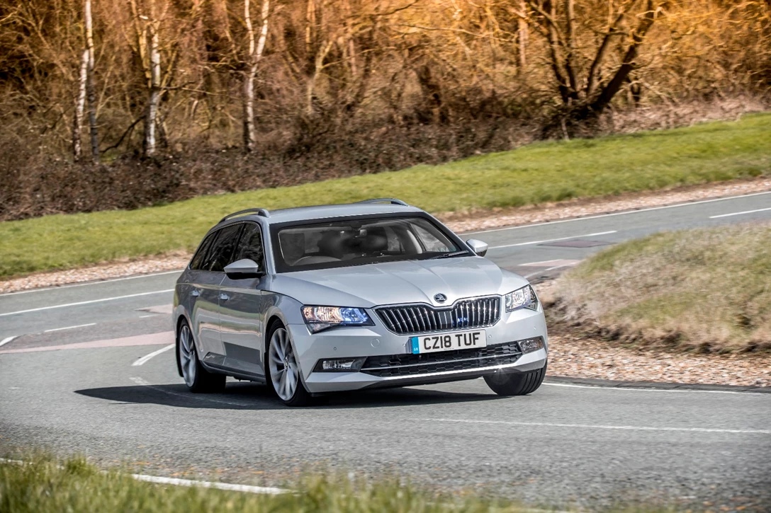 1596354-Armoured_Superb2_009 (1).jpg