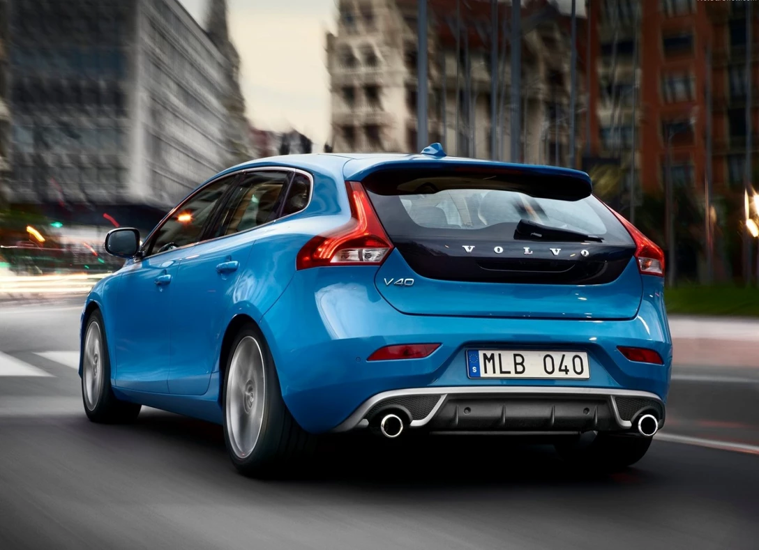 1666935-Volvo-V40_R-Design-2016-14.jpg