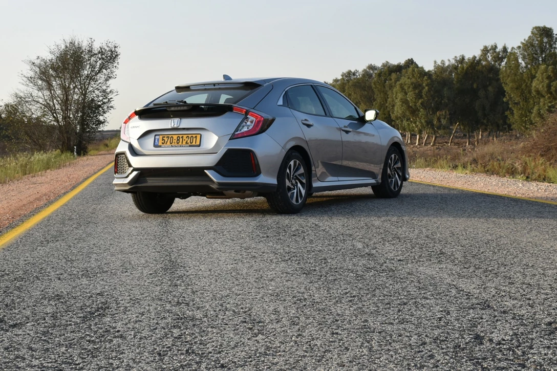 1608677-הונדה סיוויק ידנית מבחן דרכיםן (4).JPG