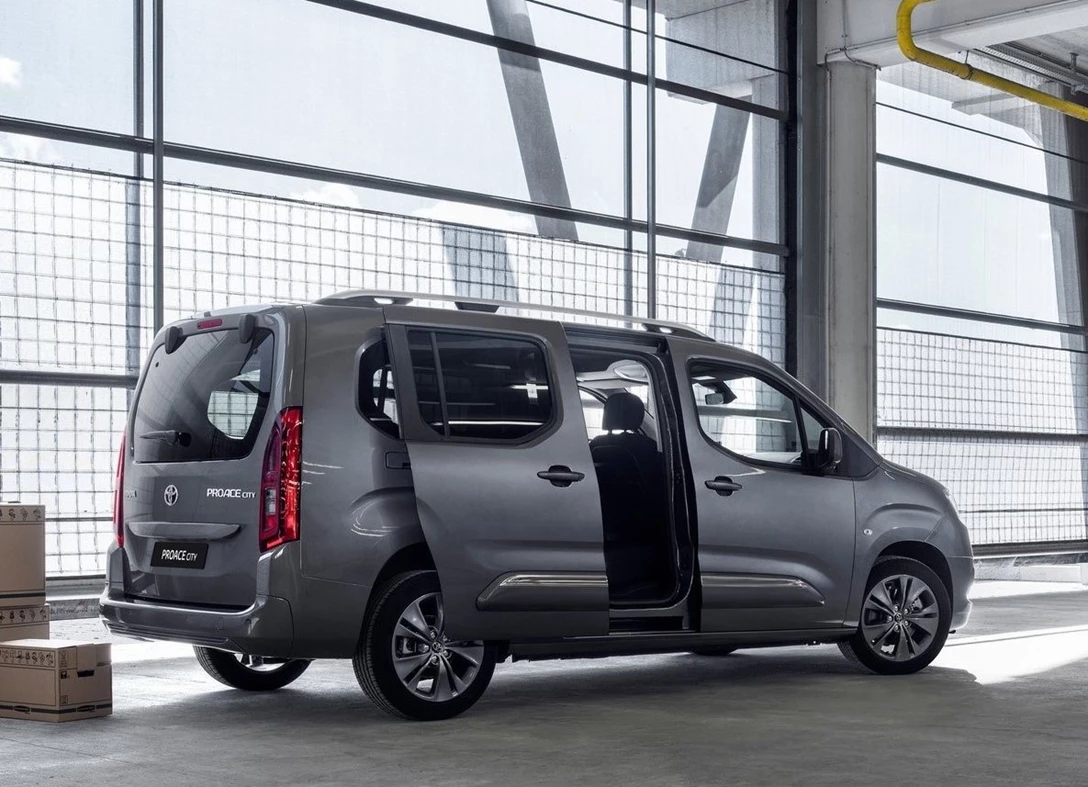 1660769-Toyota-ProAce_City_Verso-2021-02.jpg