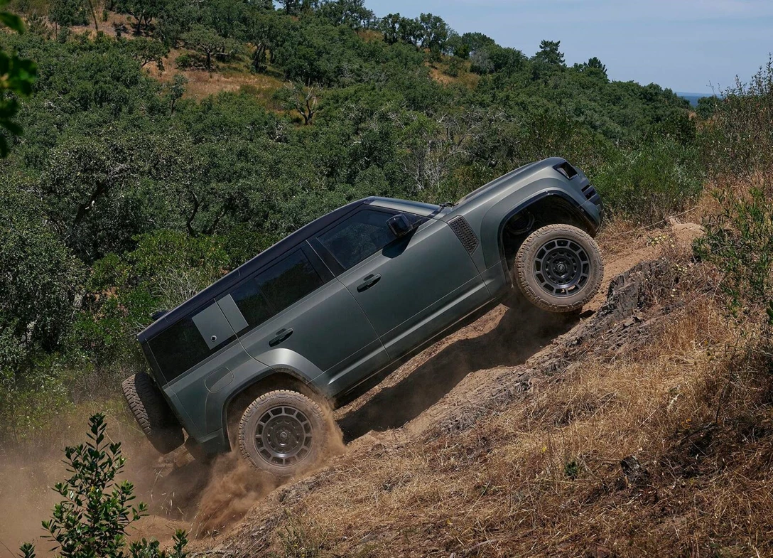 Land_Rover-Defender_90-2025 (22).jpg