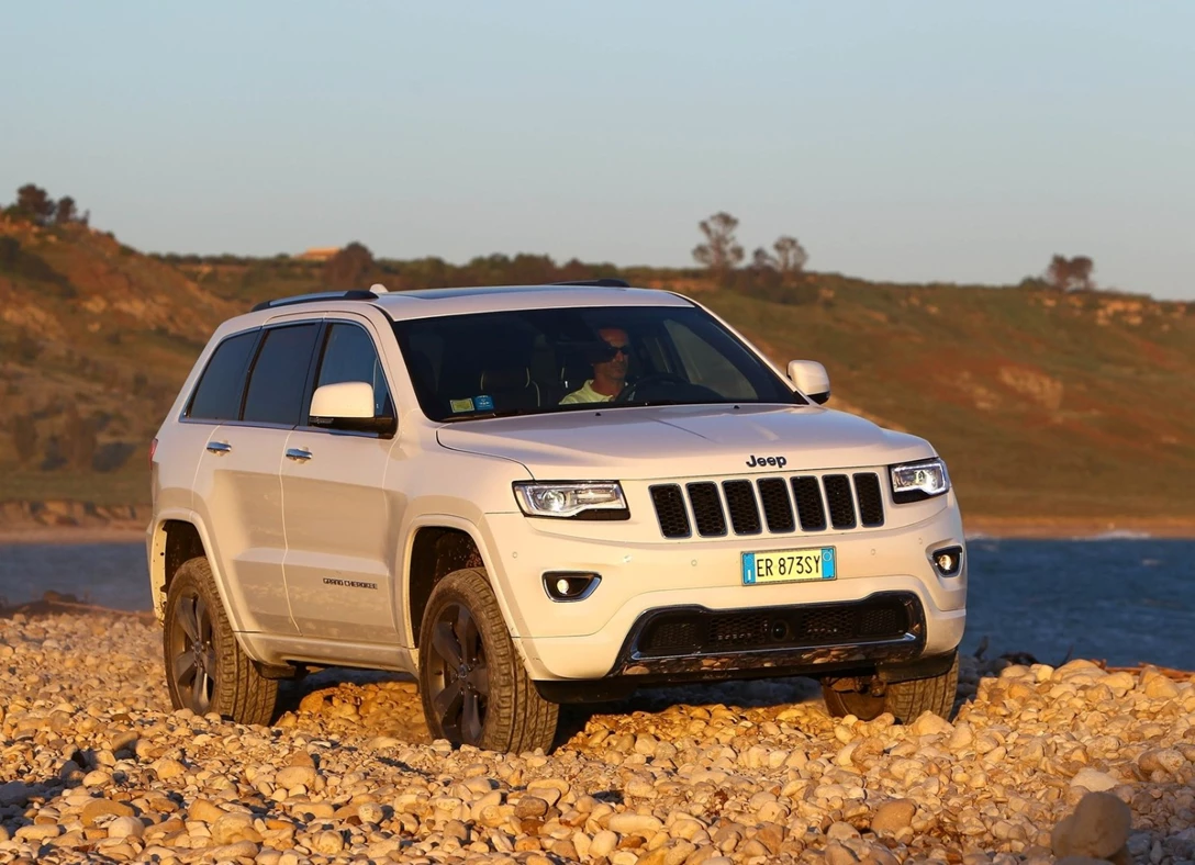 1658609-Jeep-Grand_Cherokee-2015-01.jpg