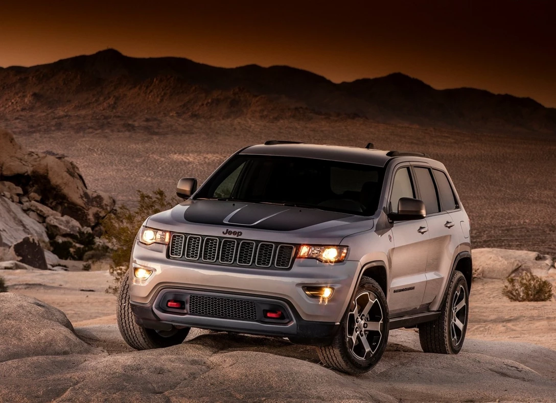 1658424-Jeep-Grand_Cherokee-2020-05.jpg