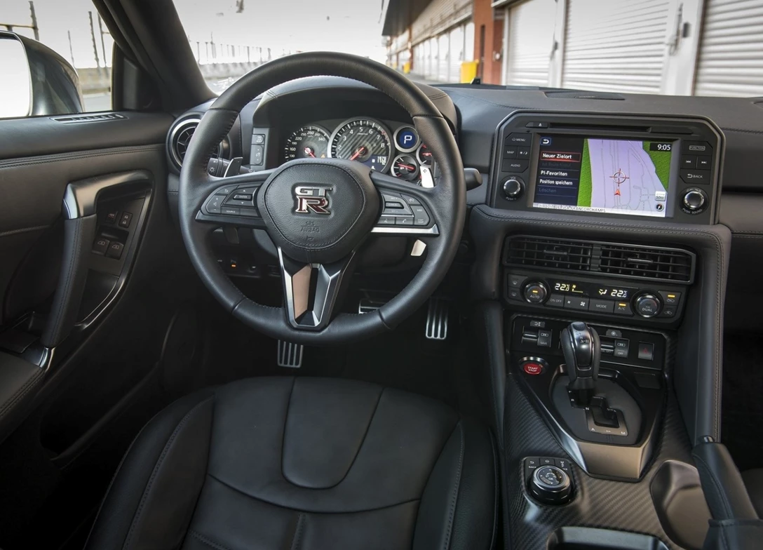 1670695-Nissan-GT-R_T-spec-2022-05.jpg