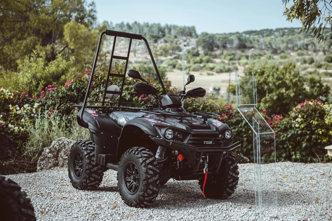 1632810- BY BENNY DOUTSH.jpg