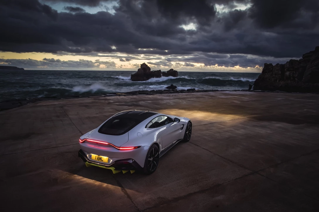 1599106-אסטון מרטין ואנטג מבחן דרכים השקה (1).jpg