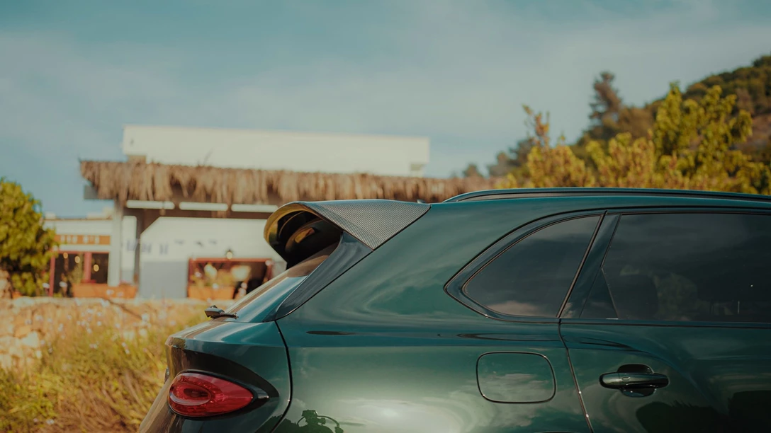 1661406-Bentley Bentayga S 2022.00_39_05_05.Still093 copy.jpg