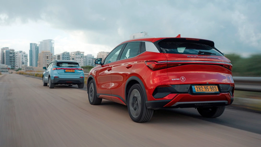 1677011-BYD ATTO 3 vs Geely Geometry C.00_02_16_23.Still004 copy.jpg