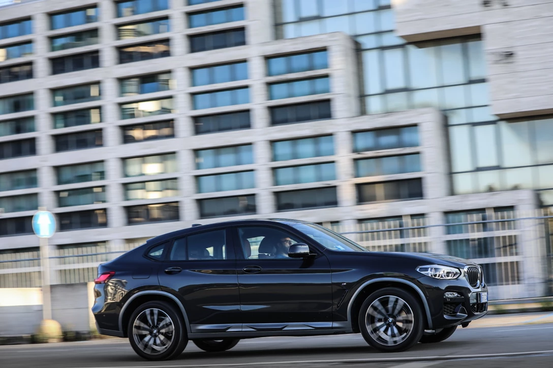 1609443-04 Nuova BMW X4_Dinamiche.jpg