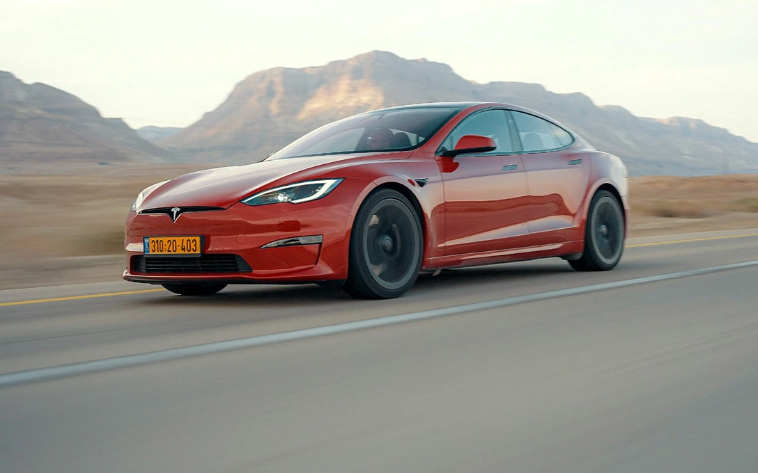 1681601-442_2590.01_56_33_02.Still095 copy.jpg