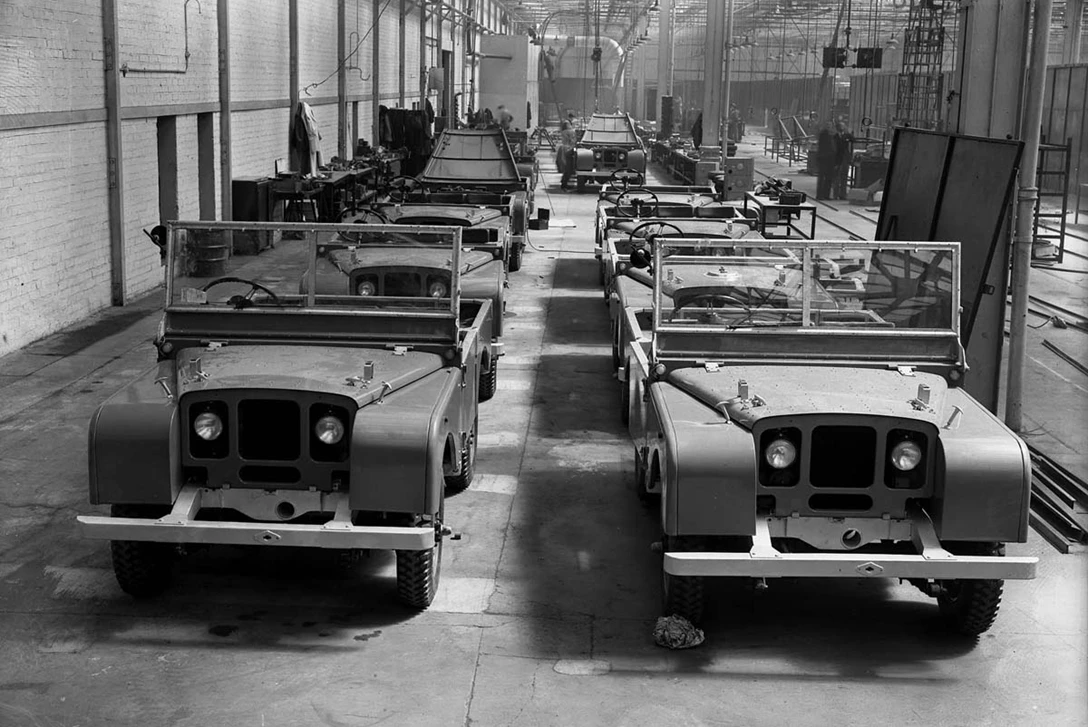 1594846-לנד רובר יום הולדת 70 (8).jpg