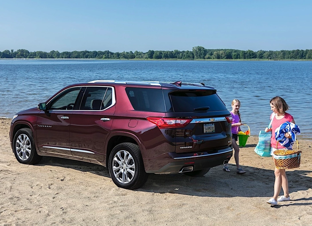 1647407-Chevrolet-Traverse-2019-03.jpg