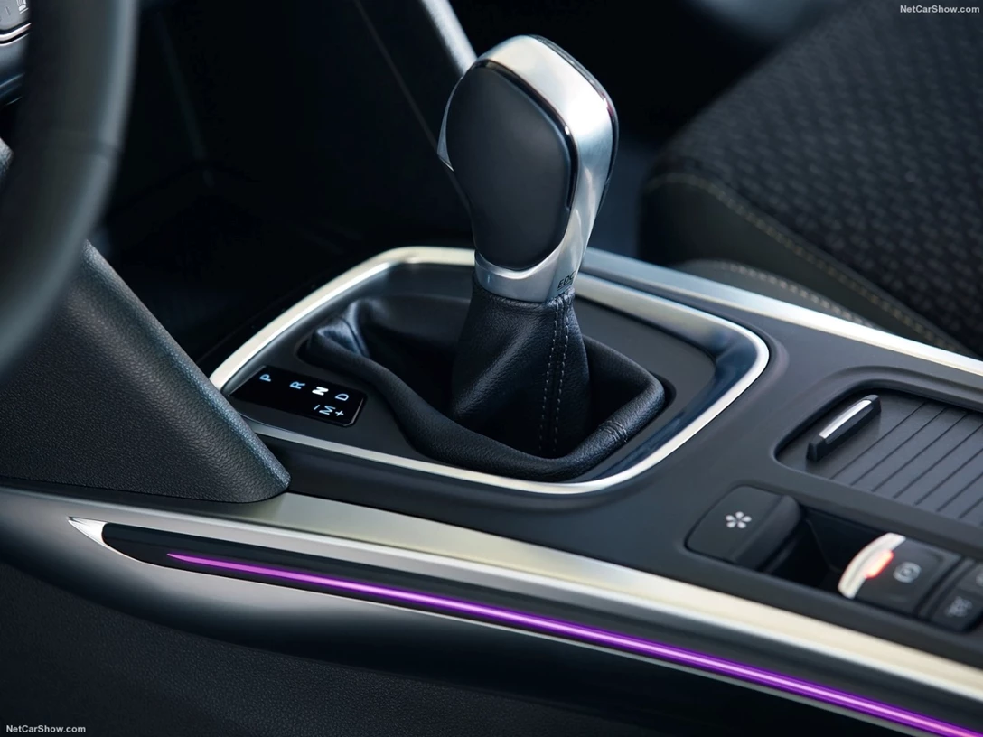 1690046-רנו גרנד קופה ידית הילוכים.jpg