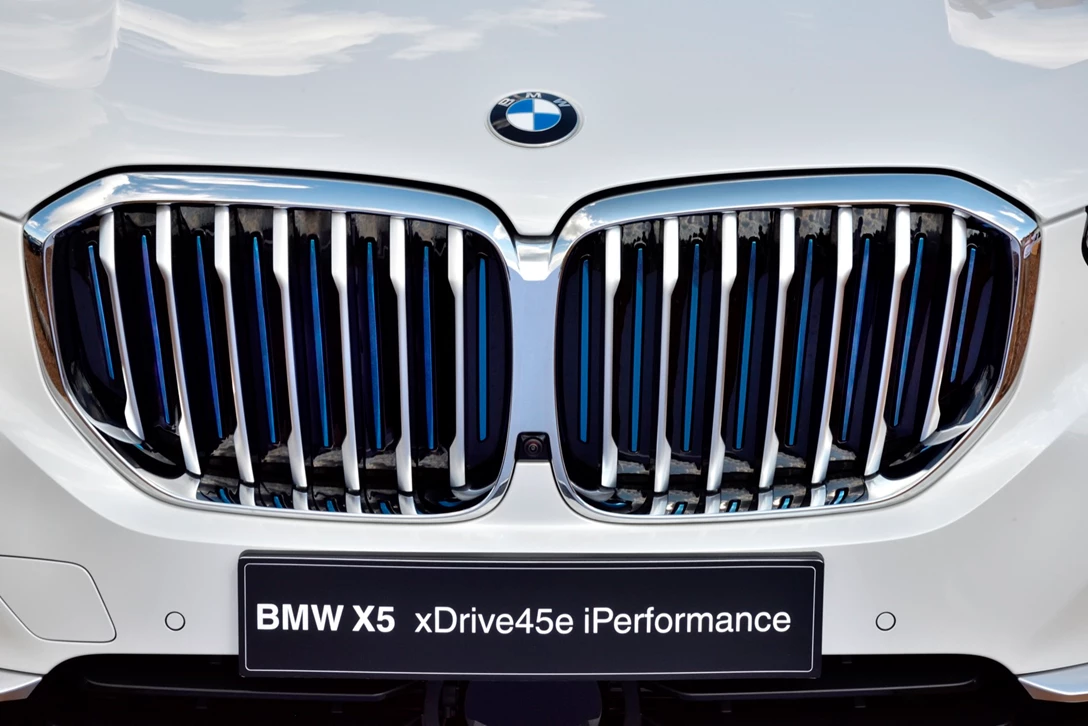 1620947-P90321840_highRes_the-new-bmw-x5-xdriv.jpg