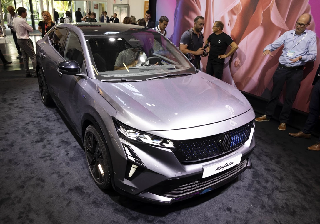 1688114-RENAULT RAFALE-min.jpg