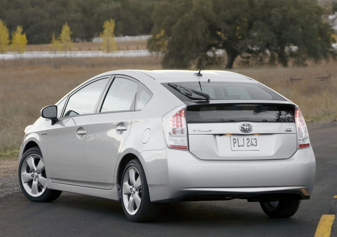 1598318-Toyota-Prius-2010-1600-0e.jpg