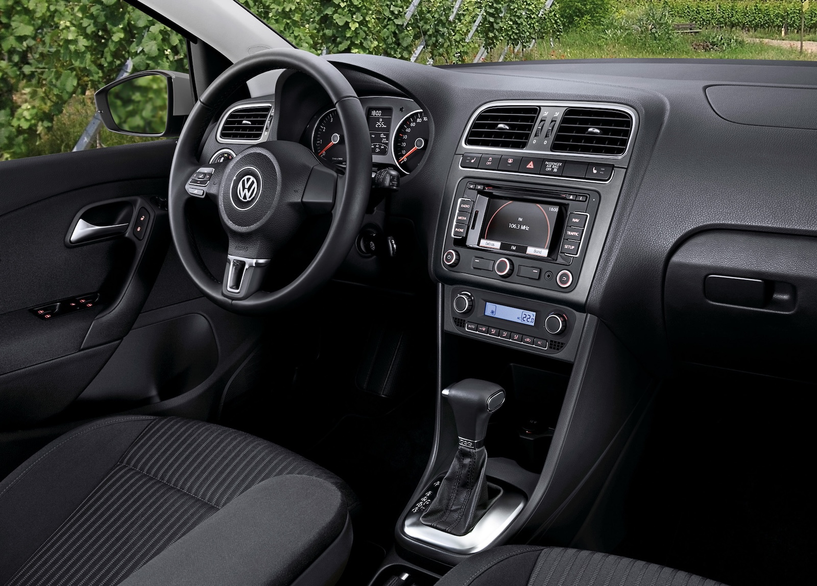 1573956_volkswagen_polo.jpg