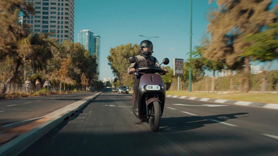 1669403-gogoro 2022.00_49_44_15.Still040 copy.jpg