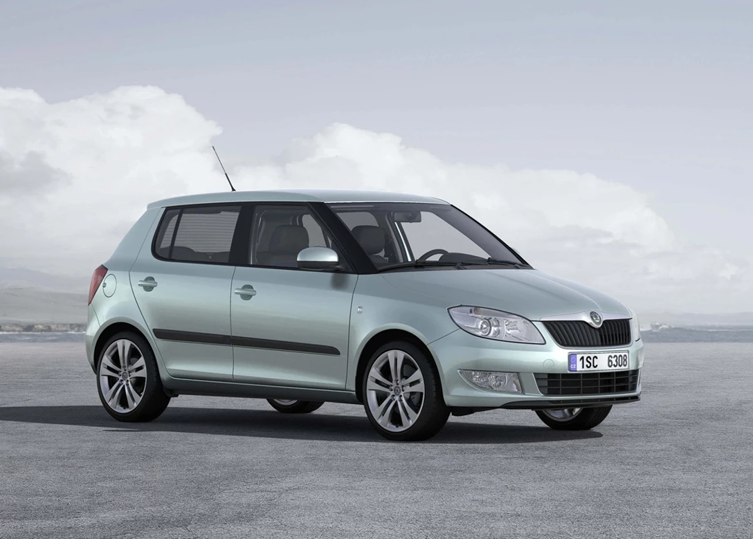 1599739-Skoda-Fabia-2011-1600-17.jpg