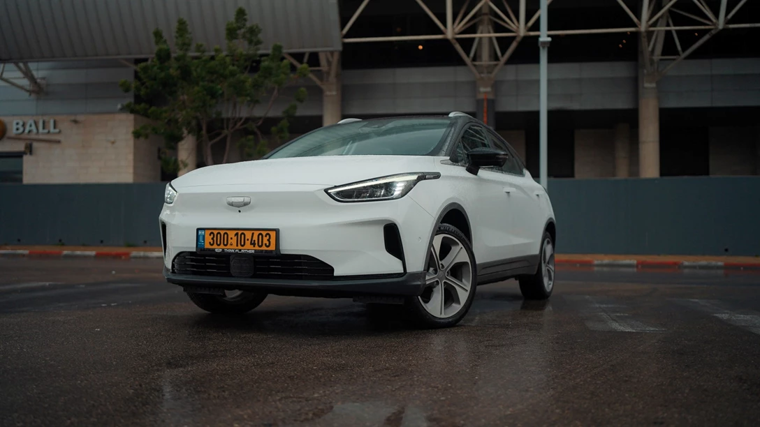 1680126-ORA Funky Cat vs BYD ATTO 3 vs Geely geometry c vs Aiways U5 2023.00_09_09_01.Still013 copy-min.jpg