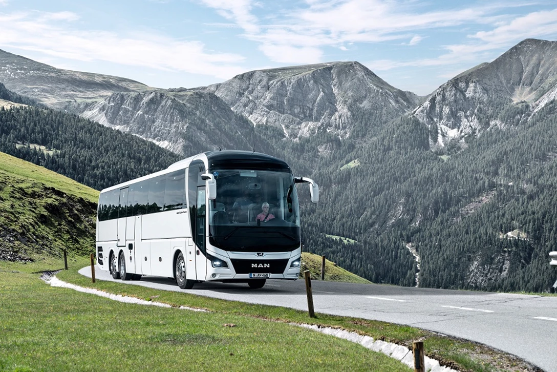 1606819-Lionscoach_Berge_DSC7325_4c_2017 (1).jpg