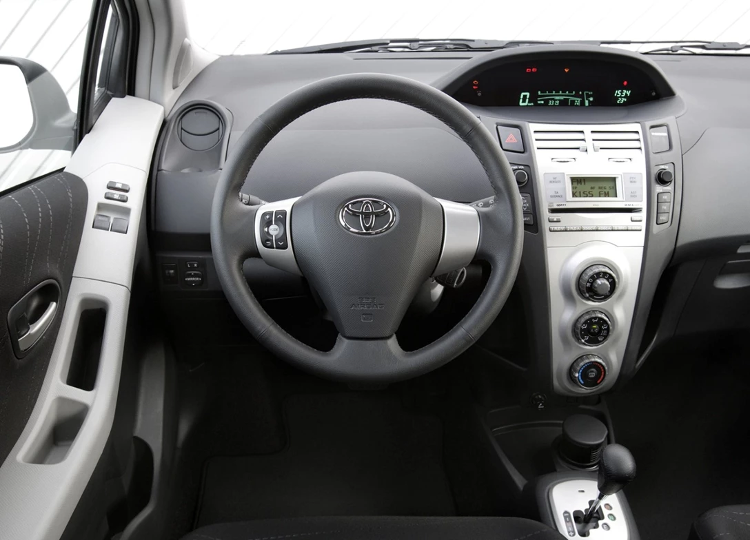 1686615-Toyota-Yaris-2008-05.jpg