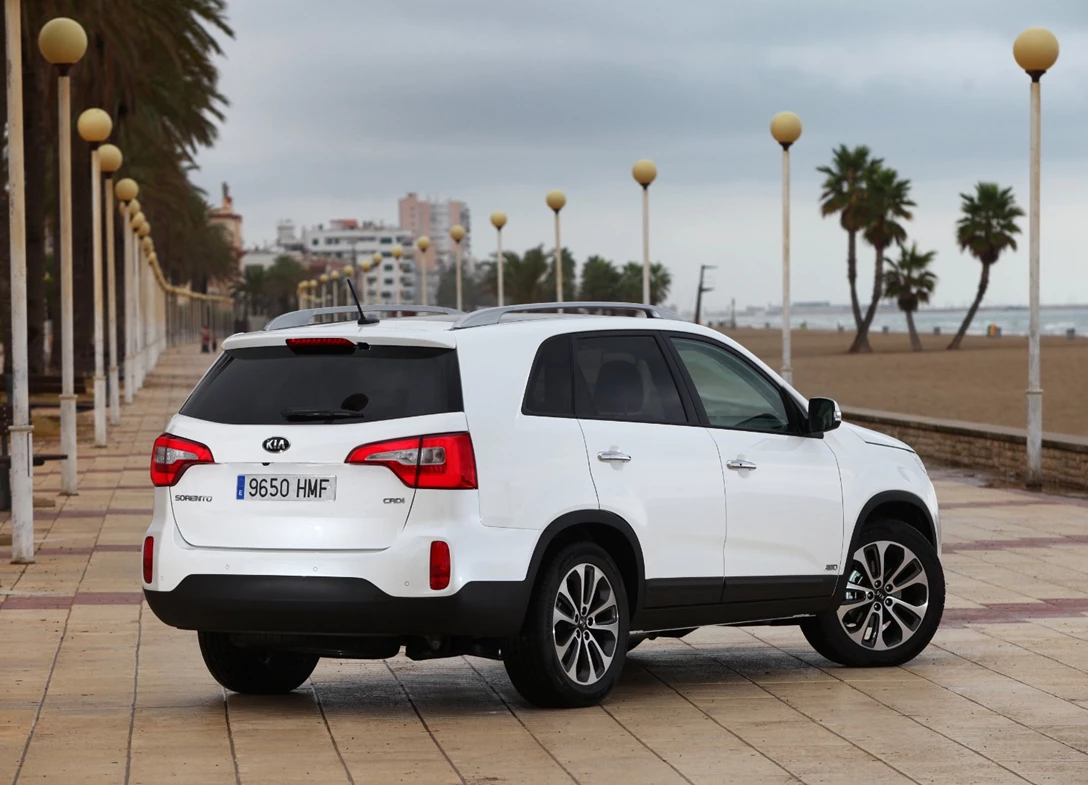 1686445-Kia-Sorento-2013-02.jpg