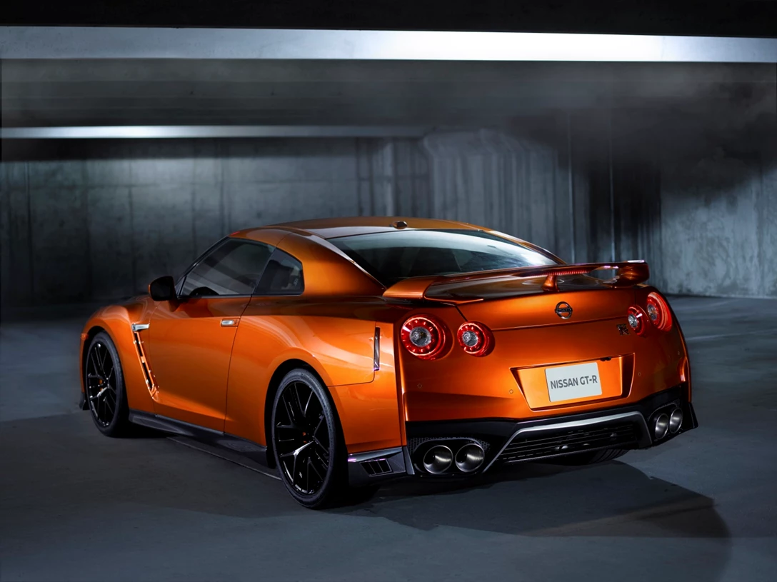 1582604-2017_nissan_gtr_24.jpg