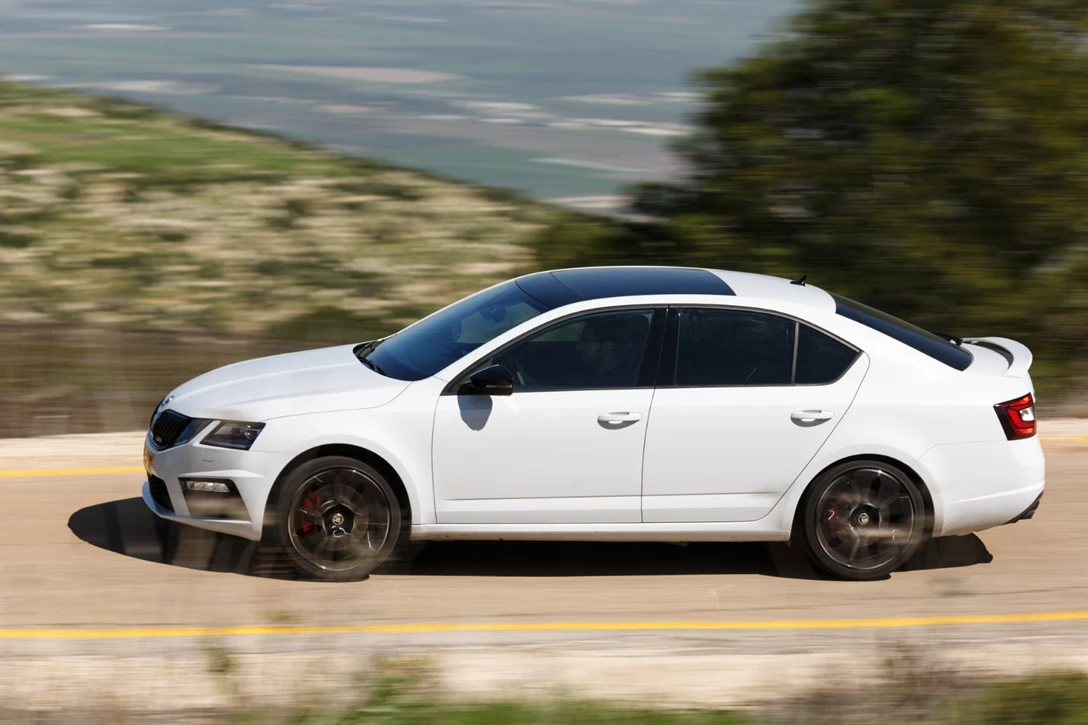 1596813-סקודה אוקטביה RS - מבחן דרכים (20).JPG