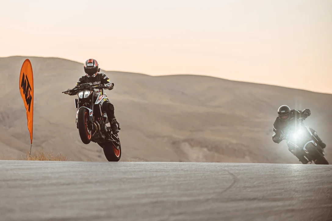 1634695-by benny doutsh (502).jpg