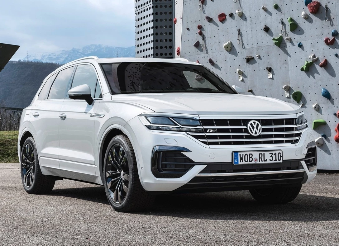 1666867-Volkswagen-Touareg-2022-01.jpg